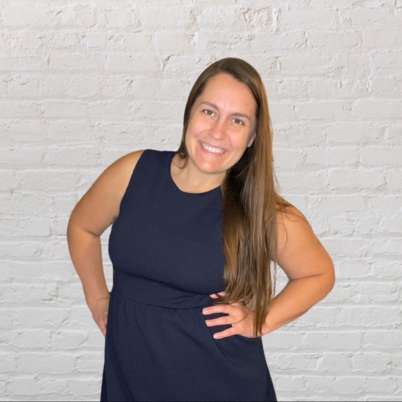 Hello! I’m Olive! Welcome to my closet! - Picture 4 of 16